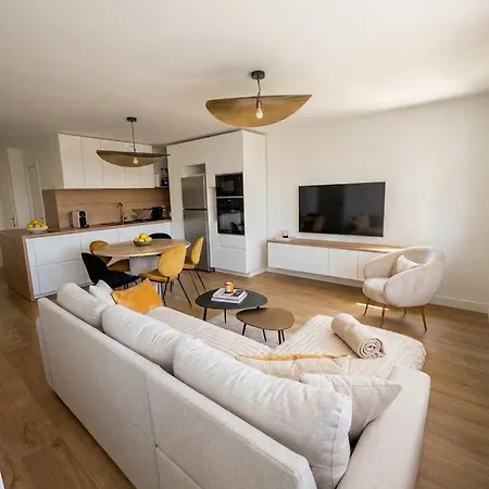 Nia Apartment *