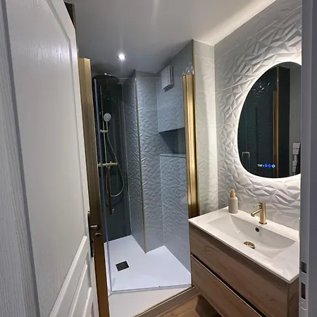 Nia Apartment *