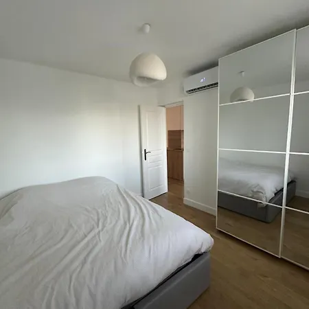 Nia Apartment